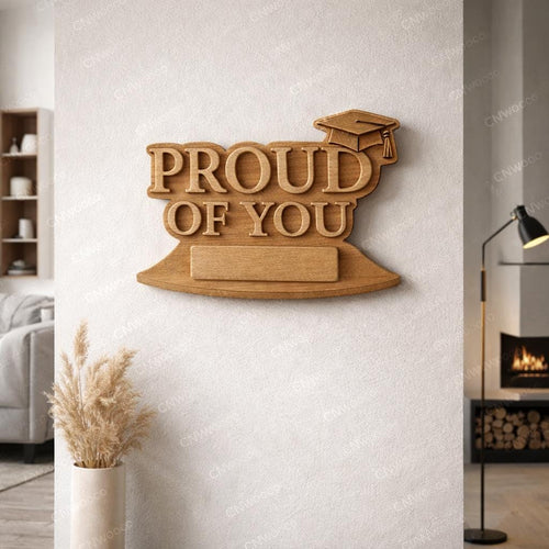 Fichier CNC & impression 3D panneau “Proud Of You” personnalisable – bas-relief bois pour cadeau graduation, décoration murale STL