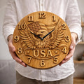 Fichier CNC horloge aigle drapeau USA – bas-relief patriotique pour sculpture bois, décoration murale rustique STL haute qualité