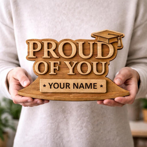 Fichier CNC & impression 3D panneau “Proud Of You” personnalisable – bas-relief bois pour cadeau graduation, décoration murale STL