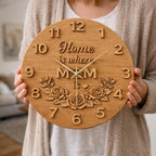 CNC-Datei Uhr "Home is Where Mom Is" – Holz-Basrelief für CNC-Skulptur, Familien-Wanddeko STL